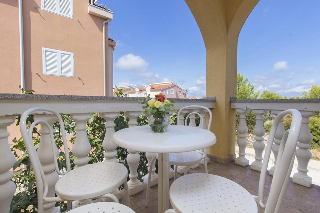 Apartments Dalibor Vodice Exterior photo